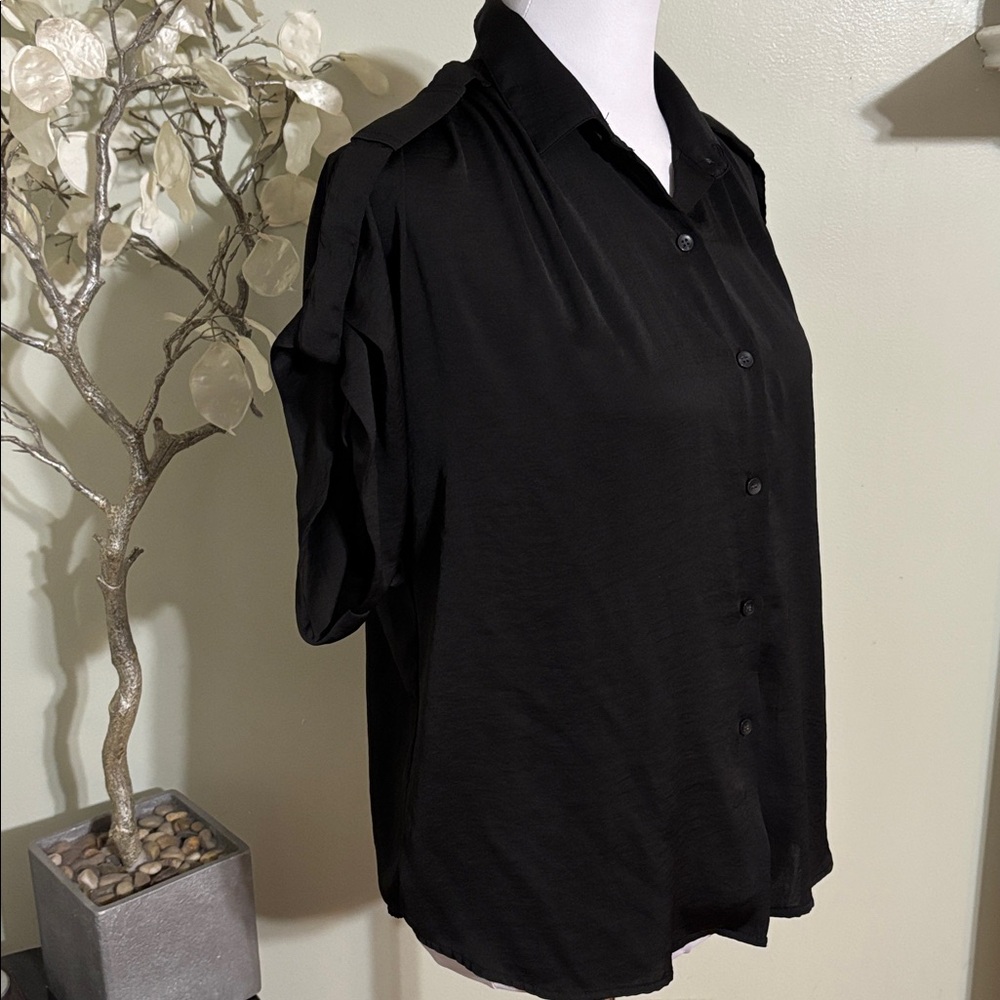 New York & Company Black Short Sleeve Blouse - Picture 3 of 4